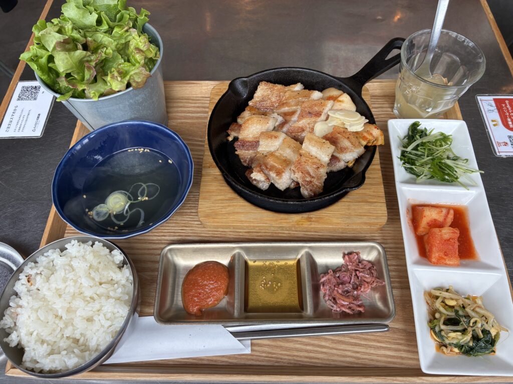 二子玉川 ぶたこたまがわ サムギョプサルランチ バケツのサンチュ