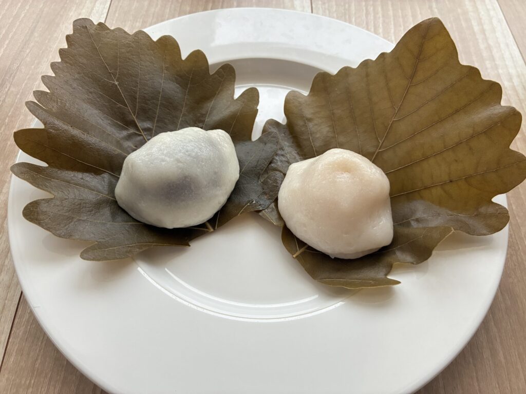 玉川屋 惣八の柏餅2個