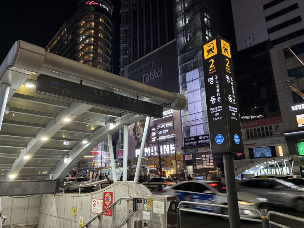 ホテル近くの地下鉄出口