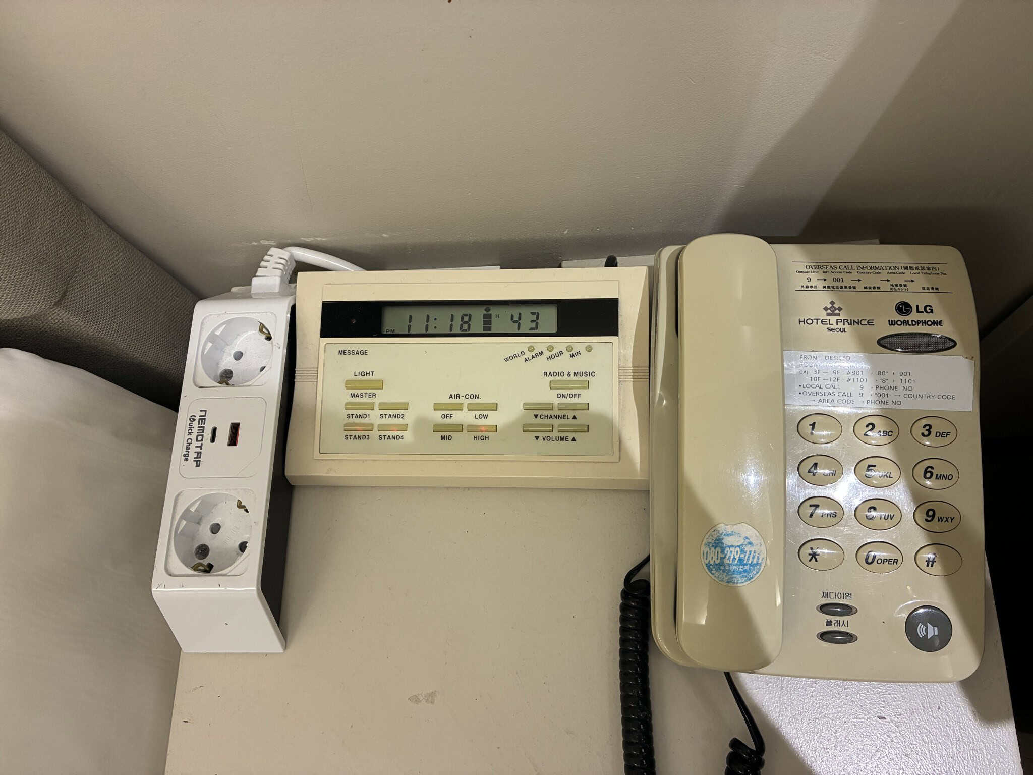 枕元のUSB充電ポート