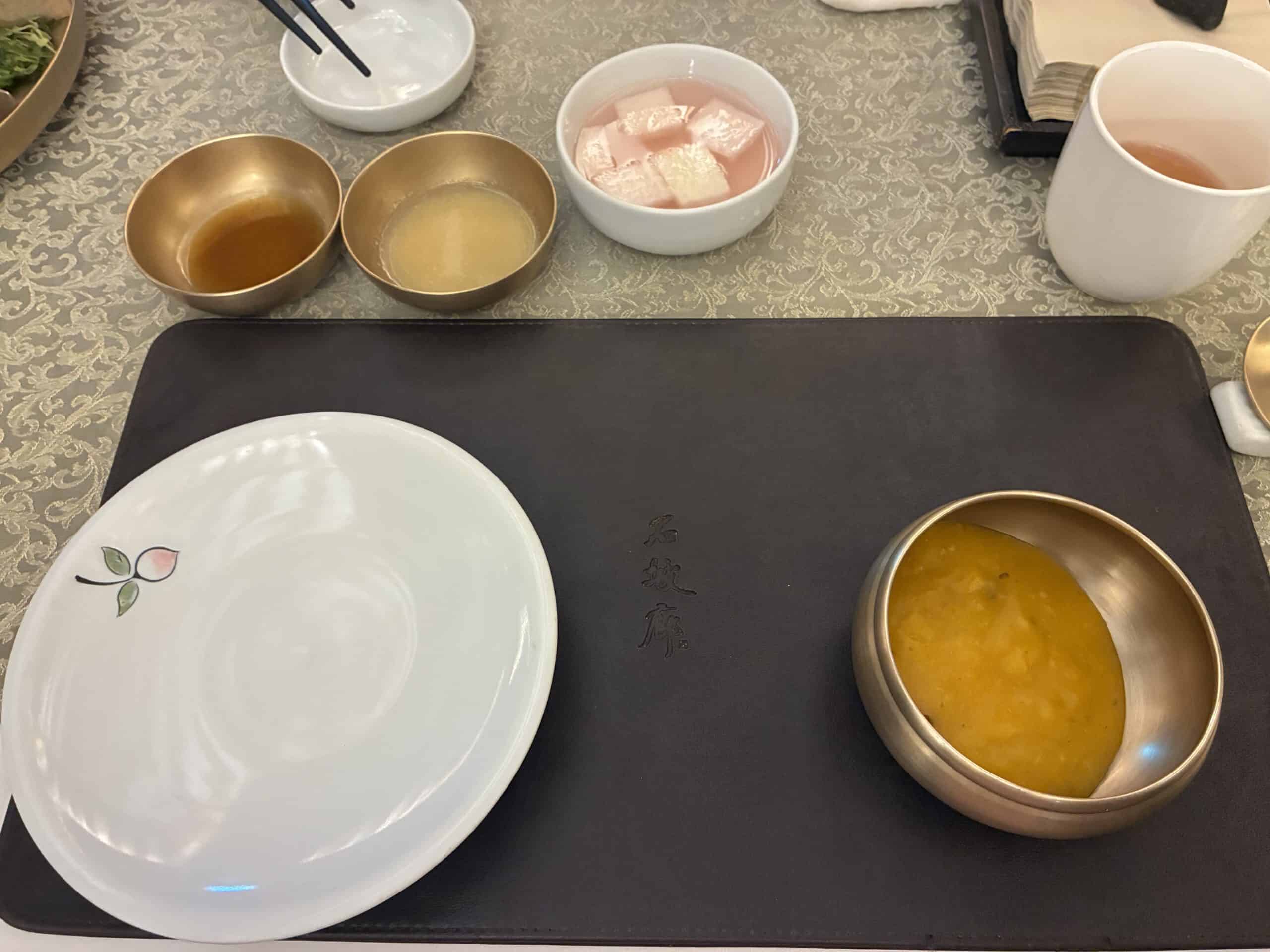 甘いお粥と薄味の水キムチ