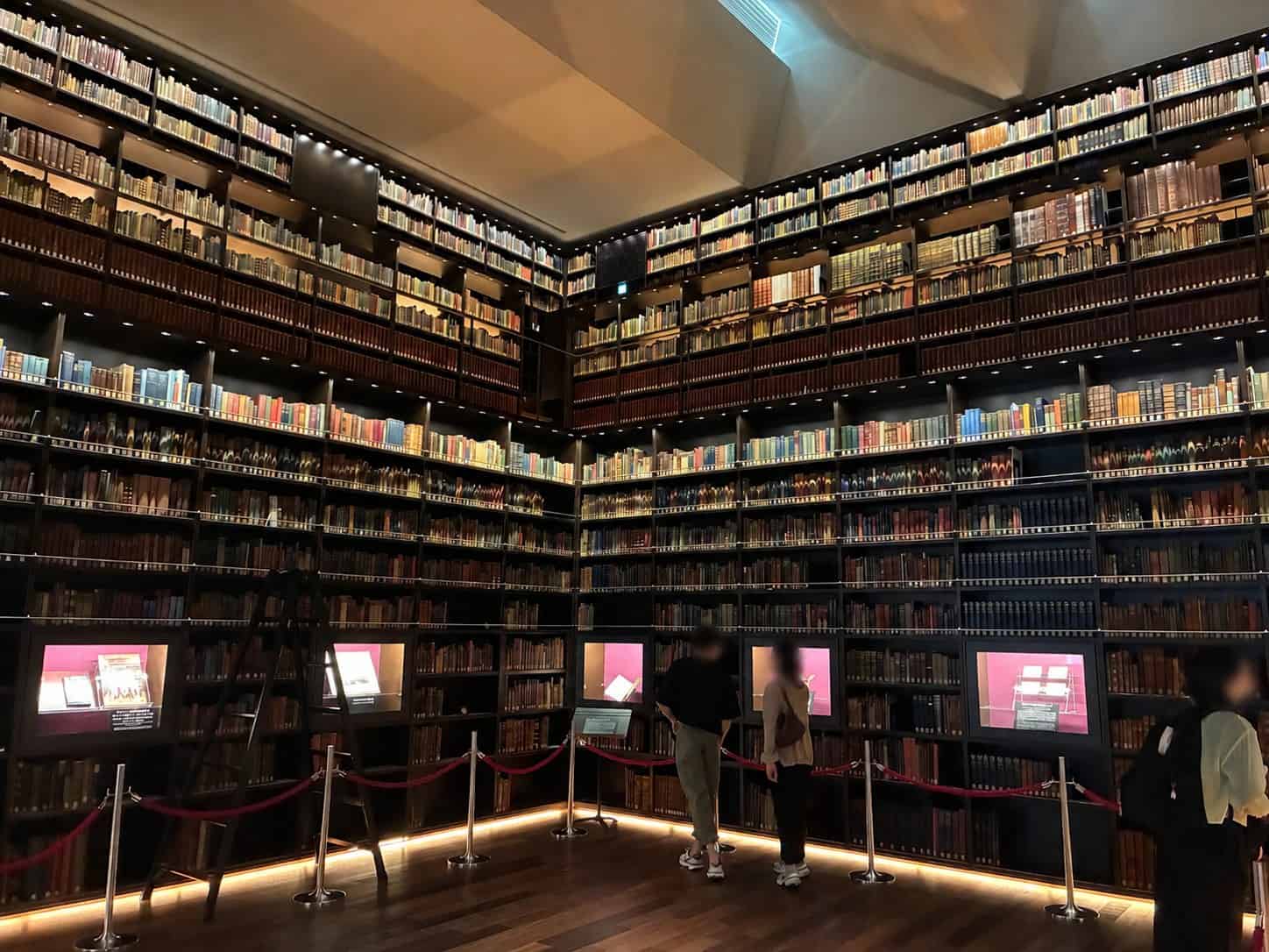 圧巻のモリソン書庫