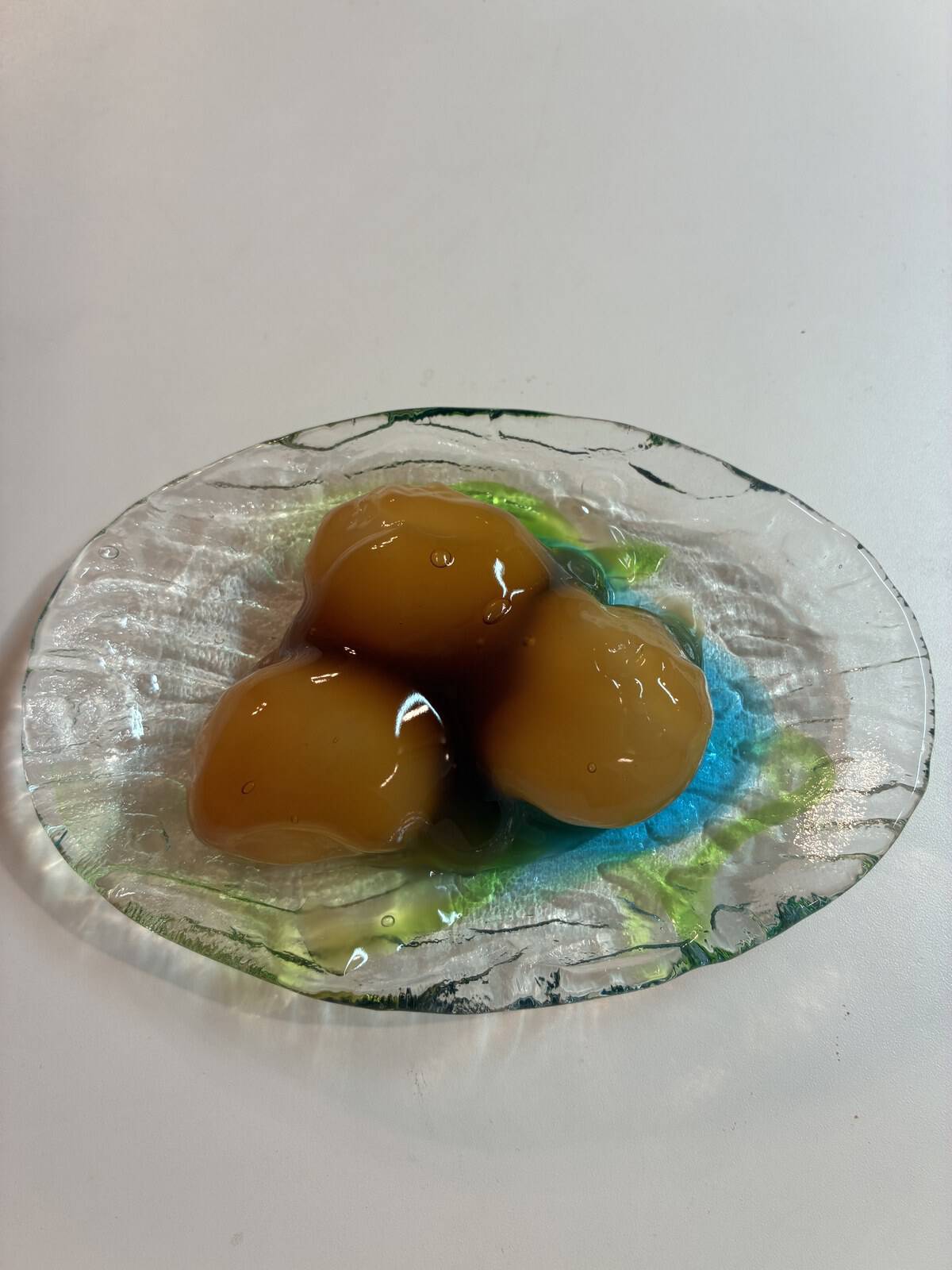 ガラスの器に盛りつけた赤坂青野の冷やしみたらし